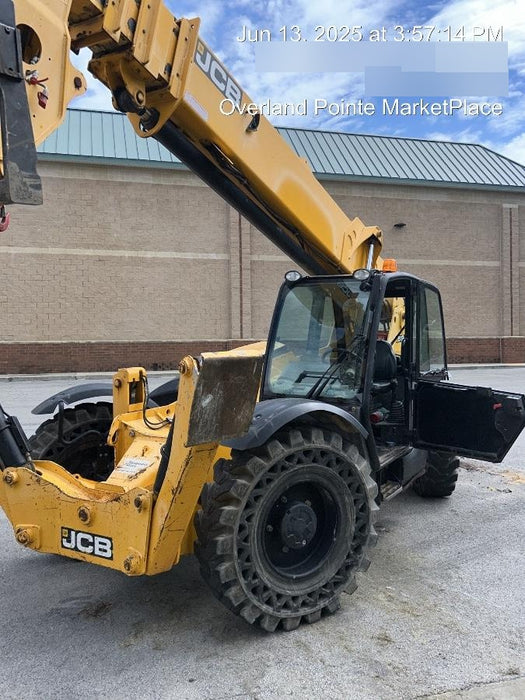 2019 JCB 512-56 Enclosed Cab, 109 HP, Solid Tires, Worklights, Beacon, Aux Hydraulics, Lifting Eye w/60" Carriage/60" Forks