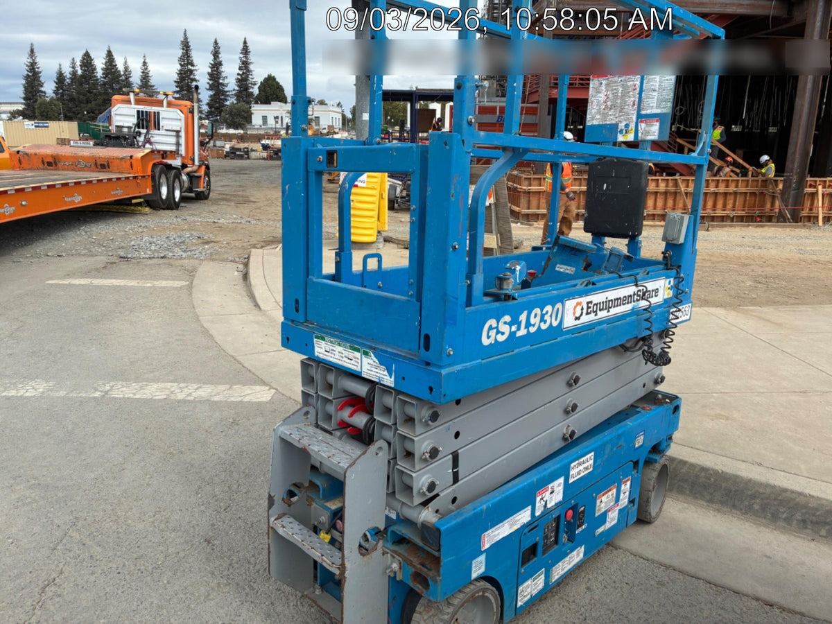 2020 Genie GS-1930 Solid Non Marking Tires, Beacon, Folding rails with half height swing gate, 800W Inverter