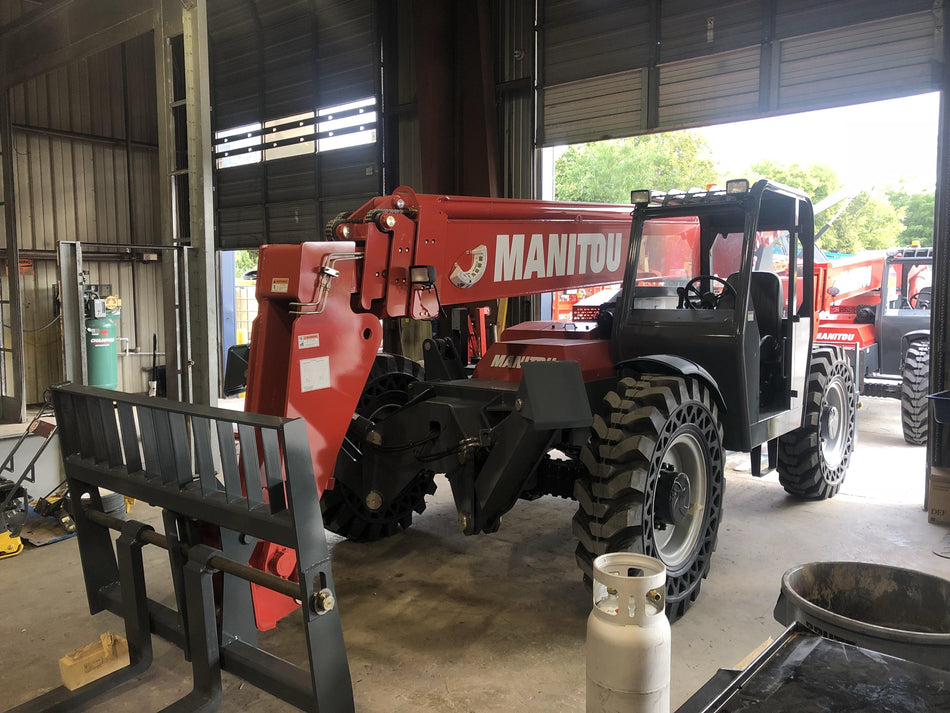 2018 Manitou MTA10055 MTA10055 - 74 HP T4, Canopy, Worklights/Strobe, Beacon, 66" Carriage, 60" Forks, Solid Tires, Lift Hook, Aux Hydraulics