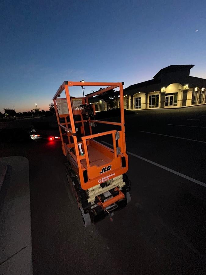 2022 JLG ES1330L