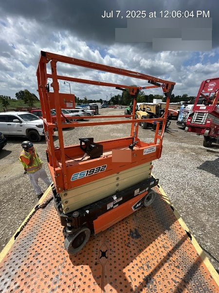 2021 JLG ES1932