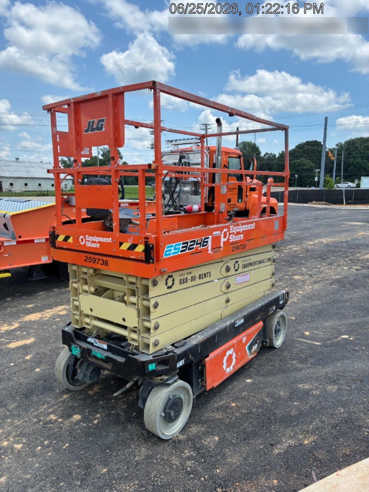 2022 JLG ES3246