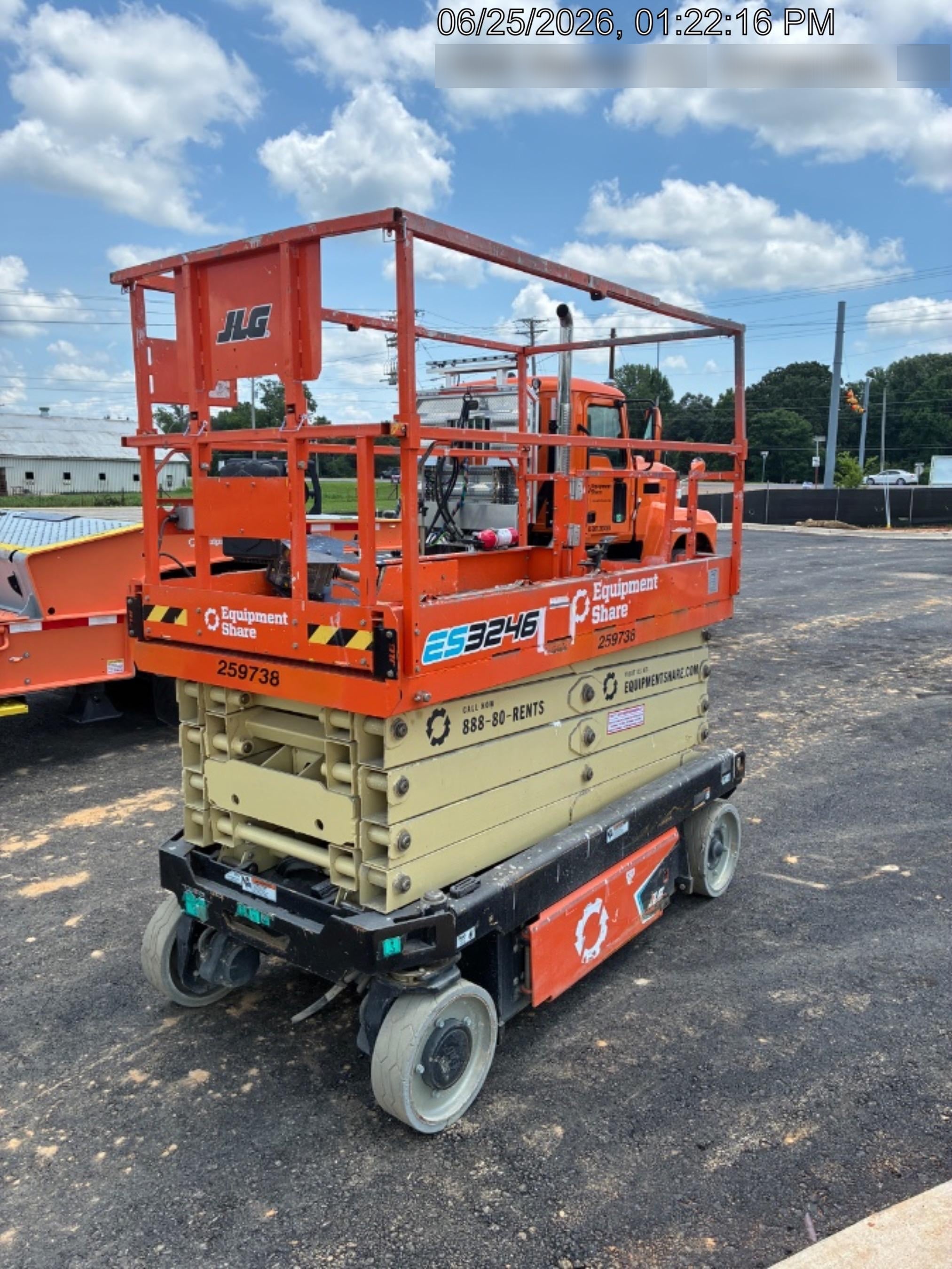 2022 JLG ES3246