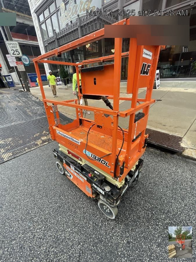 2022 JLG ES1330L