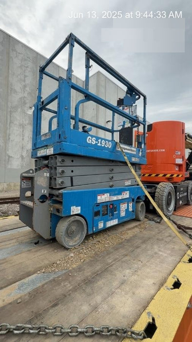 2020 Genie GS-1930 Solid Non Marking Tires, Beacon, Folding rails with half height swing gate