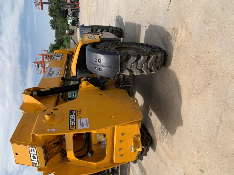 2019 JCB 509-42 JCB 509-42 Enclosed Cab, 74 HP, Solid Tires, Worklights, Beacon, Aux Hydraulics, Lifting Eye w/60" Carriage/60" Forks