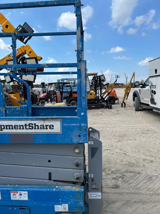 2019 Genie GS-2632 Folding rails with half height swing gate