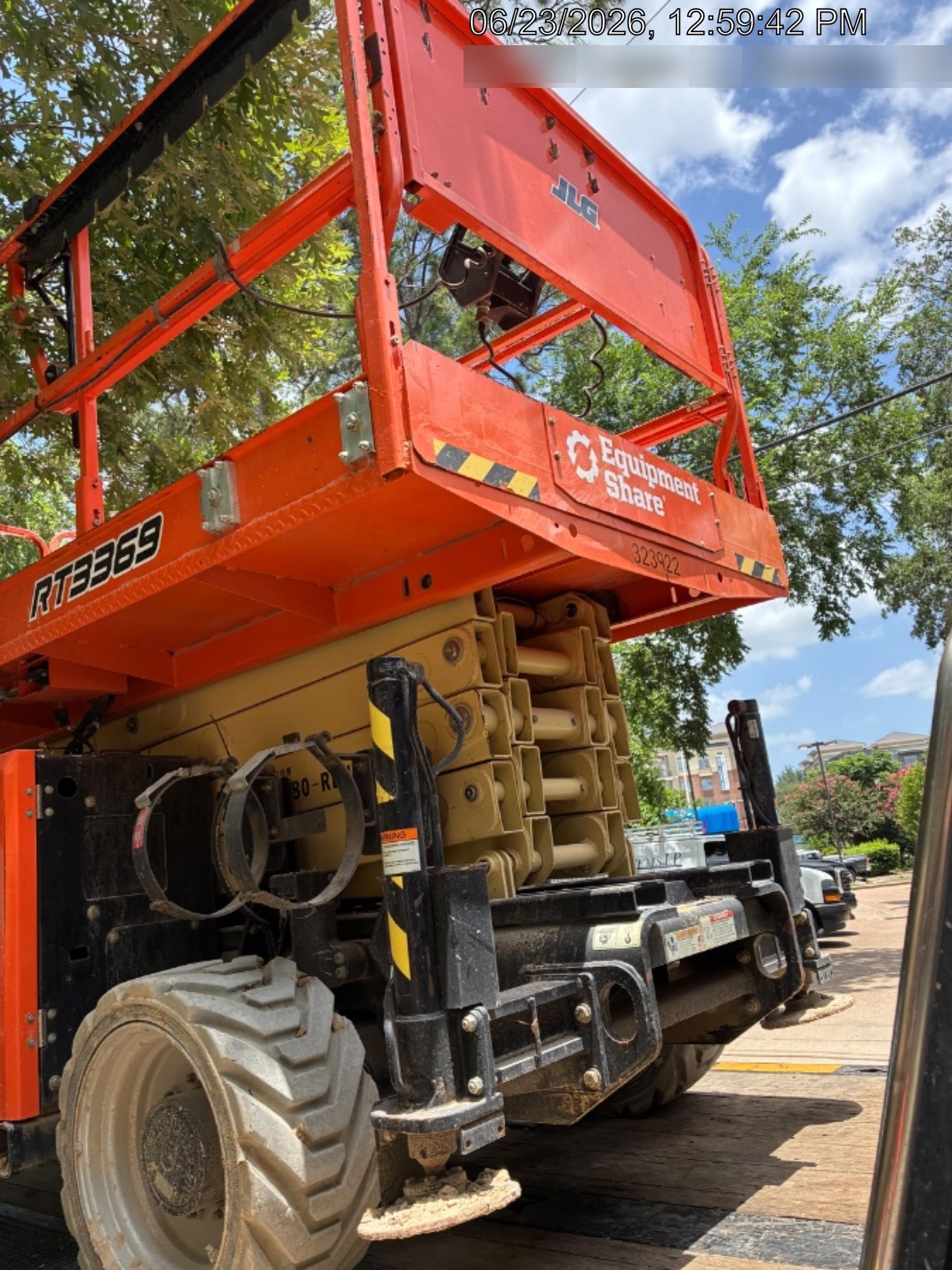 2023 JLG RT3369