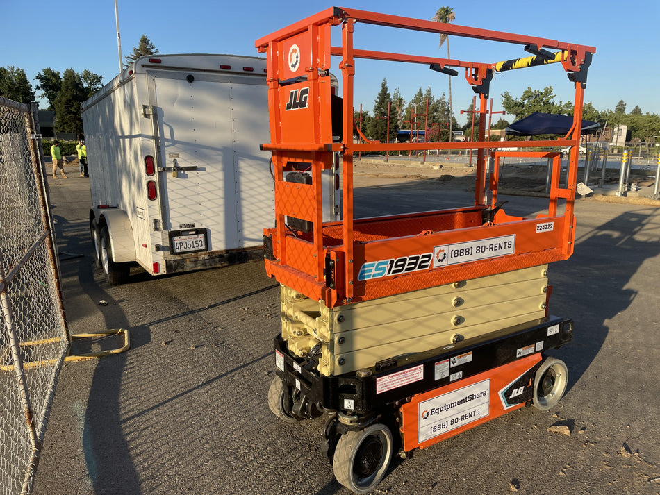 2022 JLG ES1932