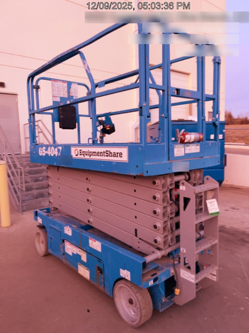 2019 Genie GS-4047 Folding rails with half height swing gate