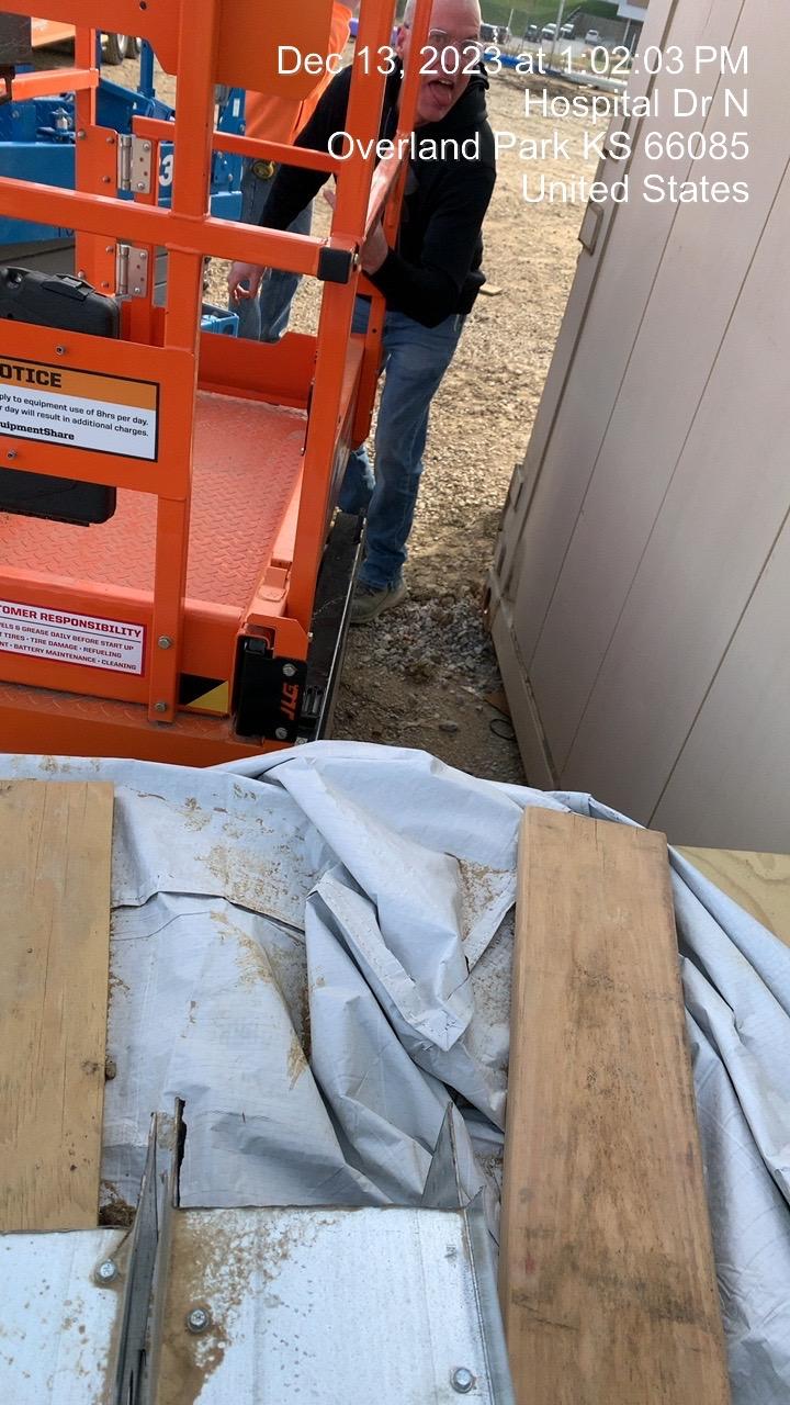 2022 JLG ES1330L