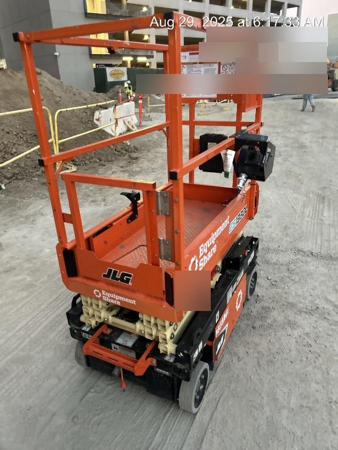 2022 JLG ES1330L