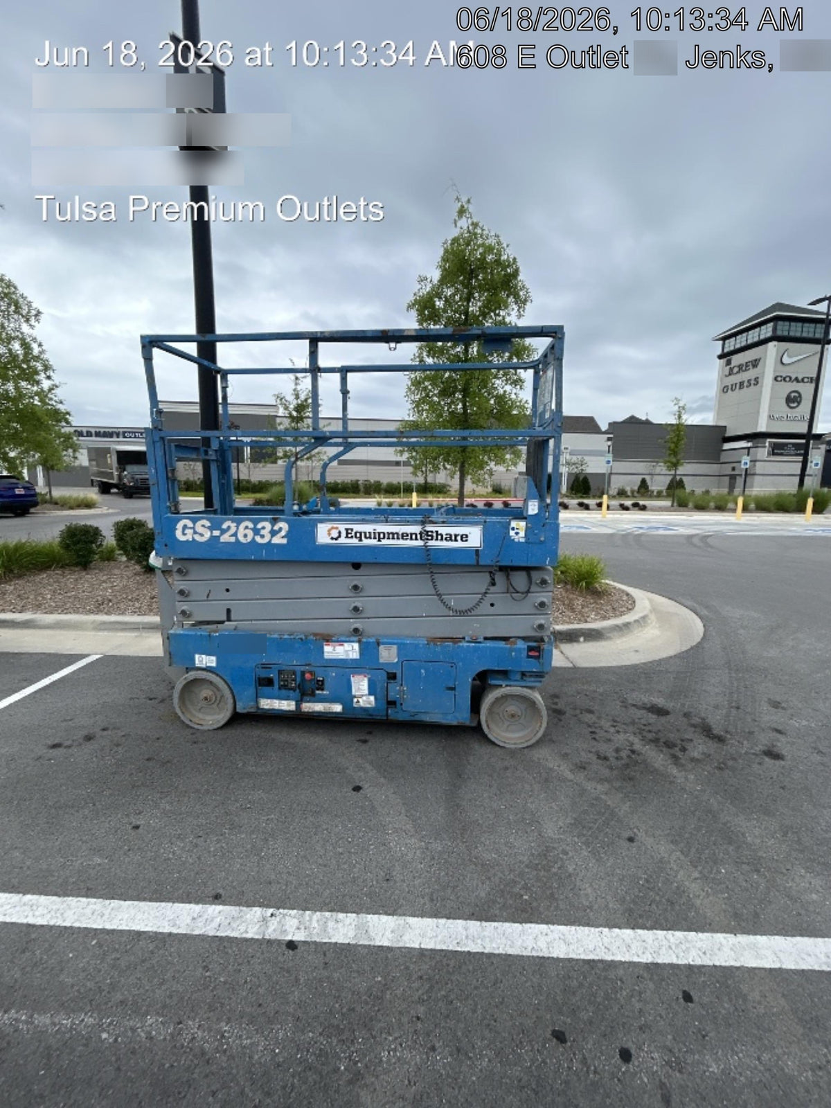 2019 Genie GS-2632 Folding rails with half height swing gate