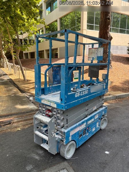 2020 Genie GS-1930 Solid Non Marking Tires, Beacon, Folding rails with half height swing gate, 800W Inverter