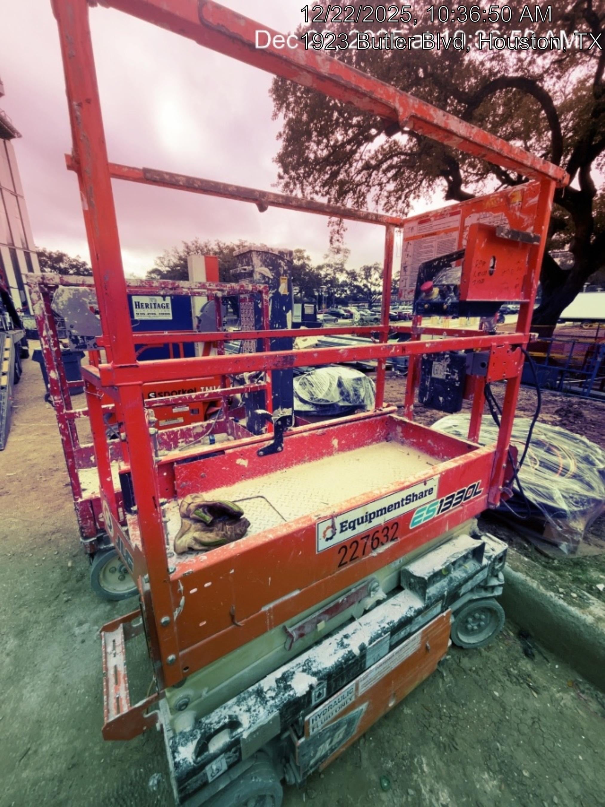 2022 JLG ES1330L