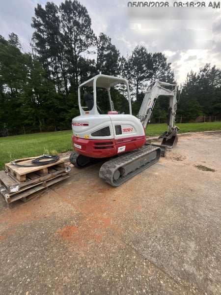 2022 TAKEUCHI TB250-2R