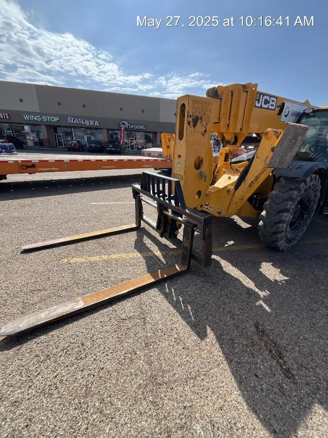2020 JCB 510-56 Cab/Heat/Air, 74 HP, Solid Tires, STD Worklight, Beacon, Aux Hydraulics, Lifting Eye, Back up Alarm w/66" Carriage/60" Forks