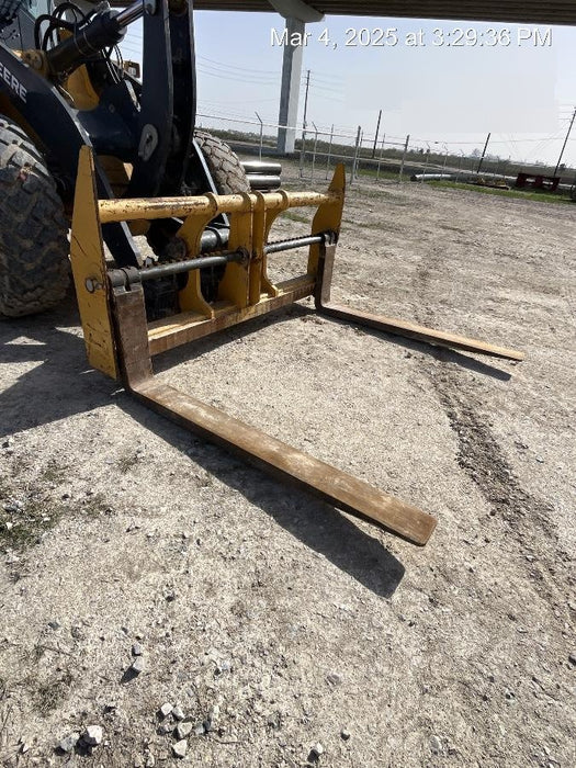 2020 JOHN DEERE 96" Loader Fork Carriage - John Deere