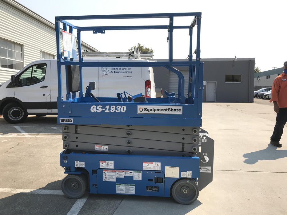 2020 Genie GS-1930 Solid Non Marking Tires, Beacon, Folding rails with half height swing gate, 800W Inverter