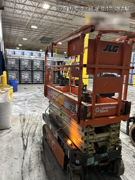2023 JLG ES1932