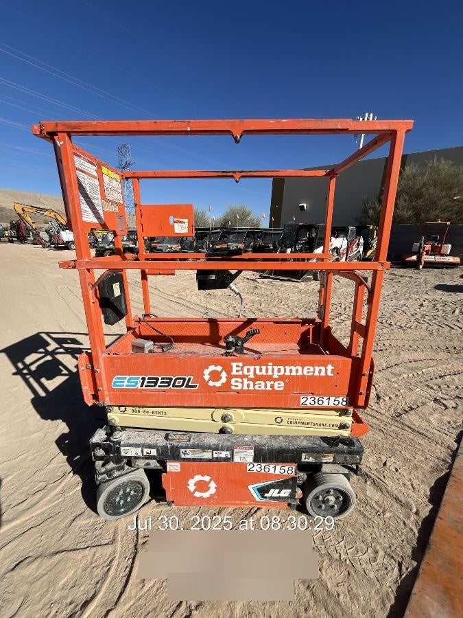 2022 JLG ES1330L