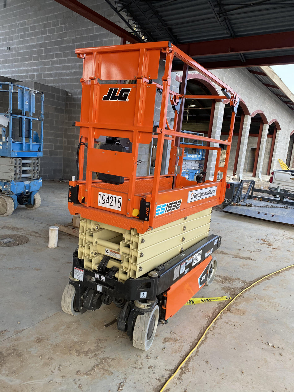 2021 JLG ES1932