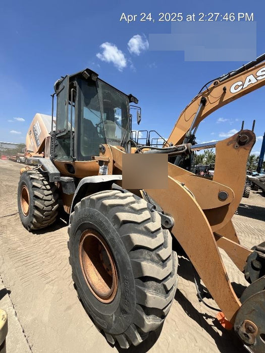 2015 Case 621F CLOSED CAB, JRB 416 STYLE HYD COUPLER