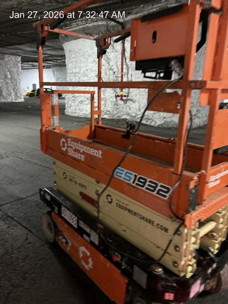 2023 JLG ES1932
