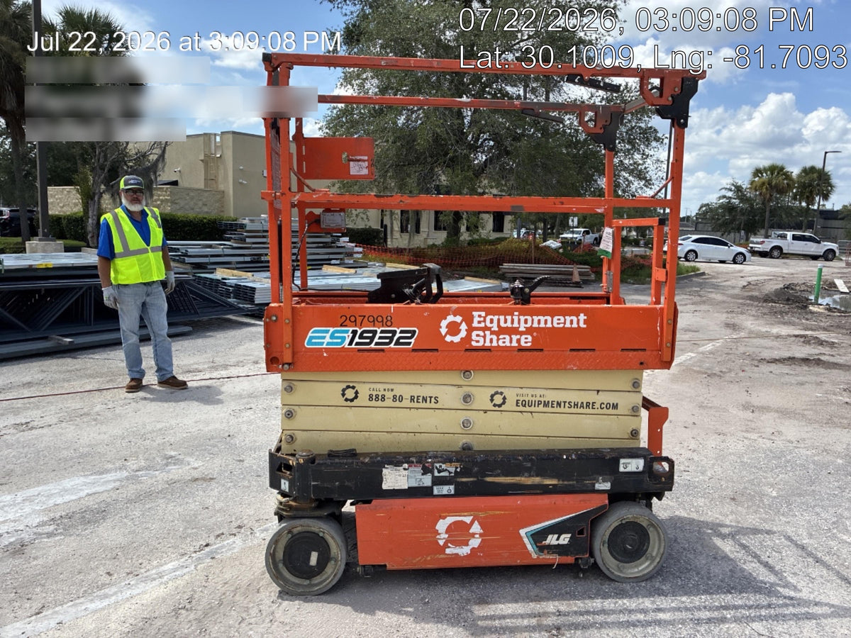 2023 JLG ES1932