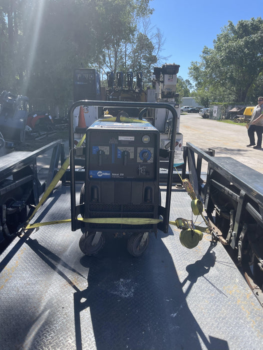 2019 Miller Electric BOBCAT 250 951600 PKG-250 amp Propane Welder, Standard w/Running Gear, Bracket, Hose"250 amp Propane Welder, Standard w/Running Gear, Bracket, Hose