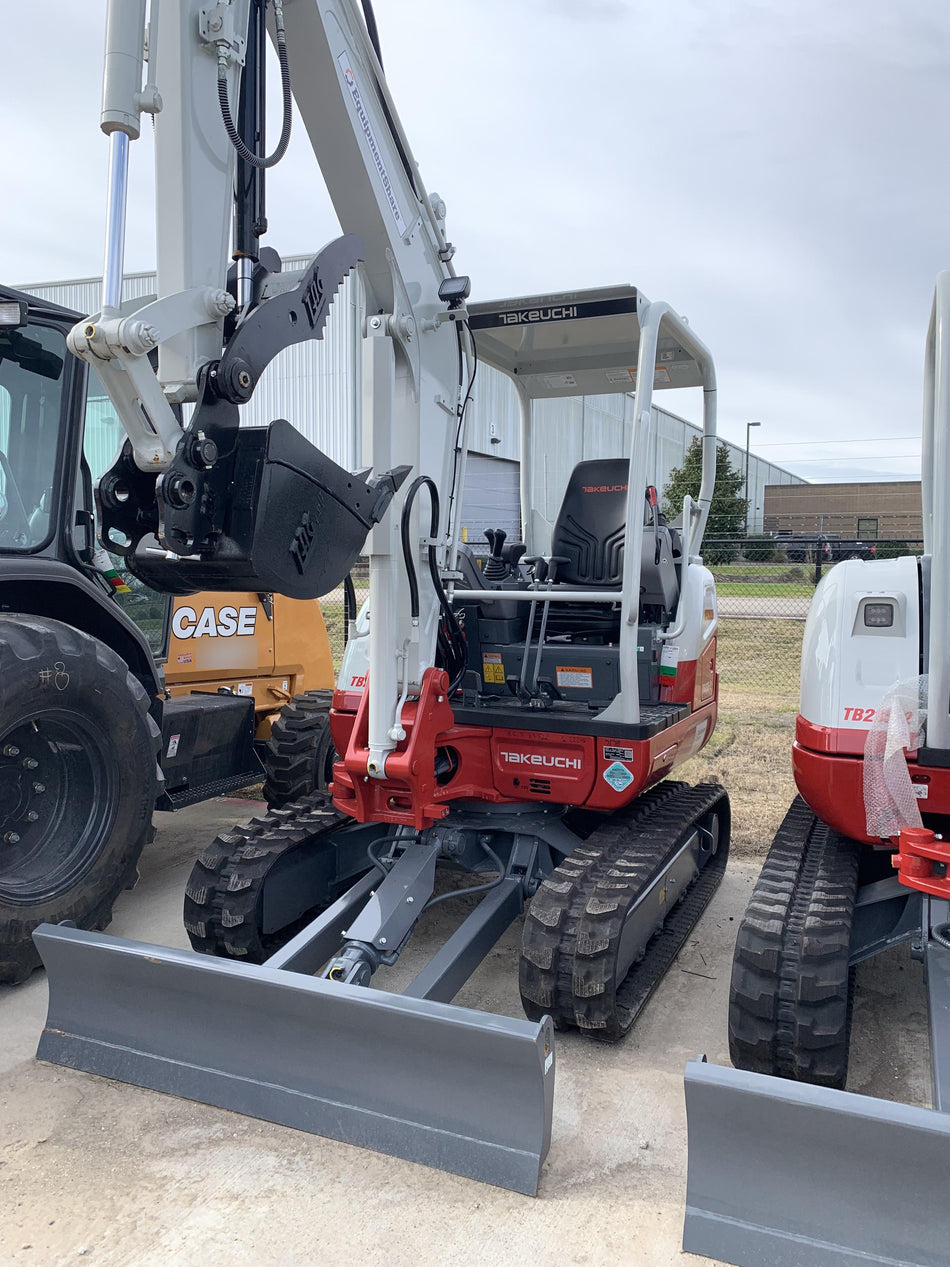 2021 TAKEUCHI TB235-2R