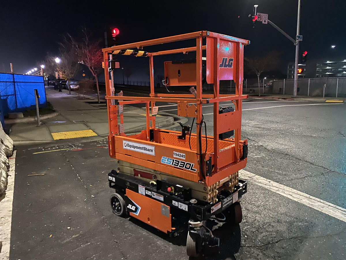 2021 JLG ES1330L