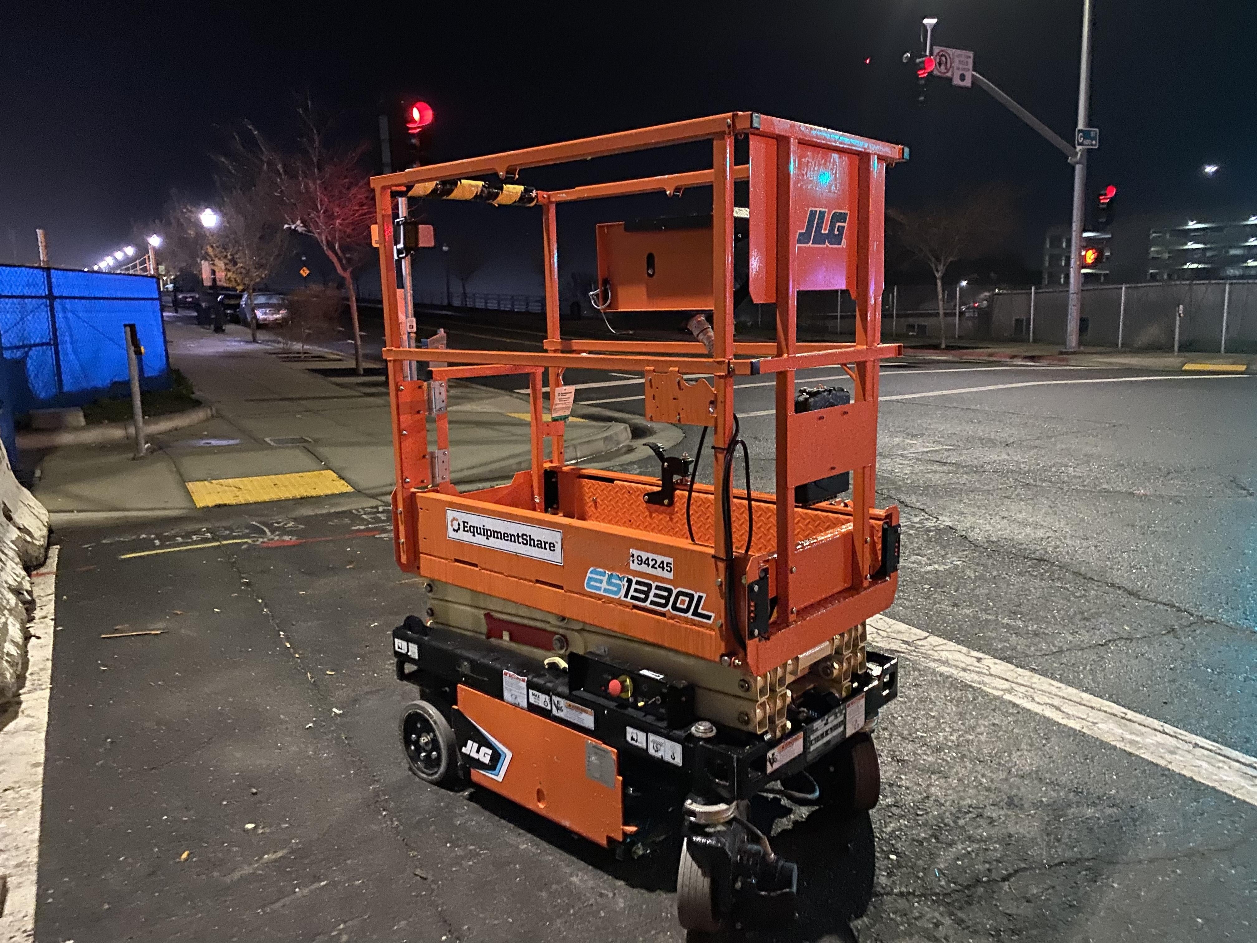 2021 JLG ES1330L