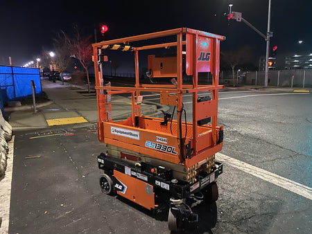 2021 JLG ES1330L
