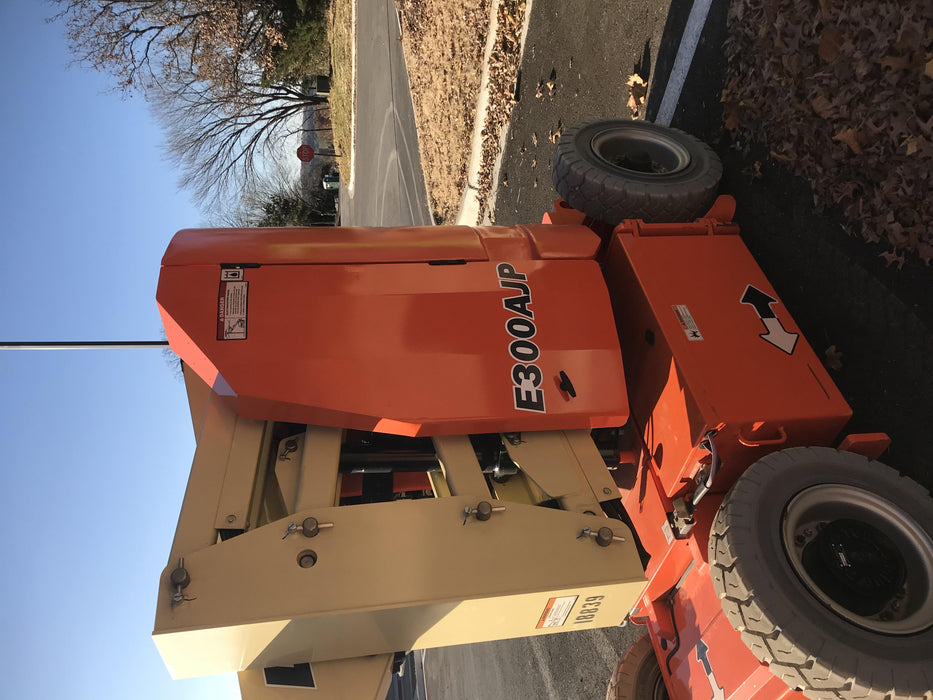 2019 JLG E300AJP