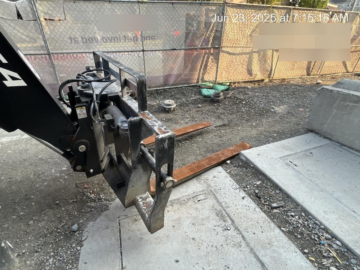 2021 JLG 1001095418S