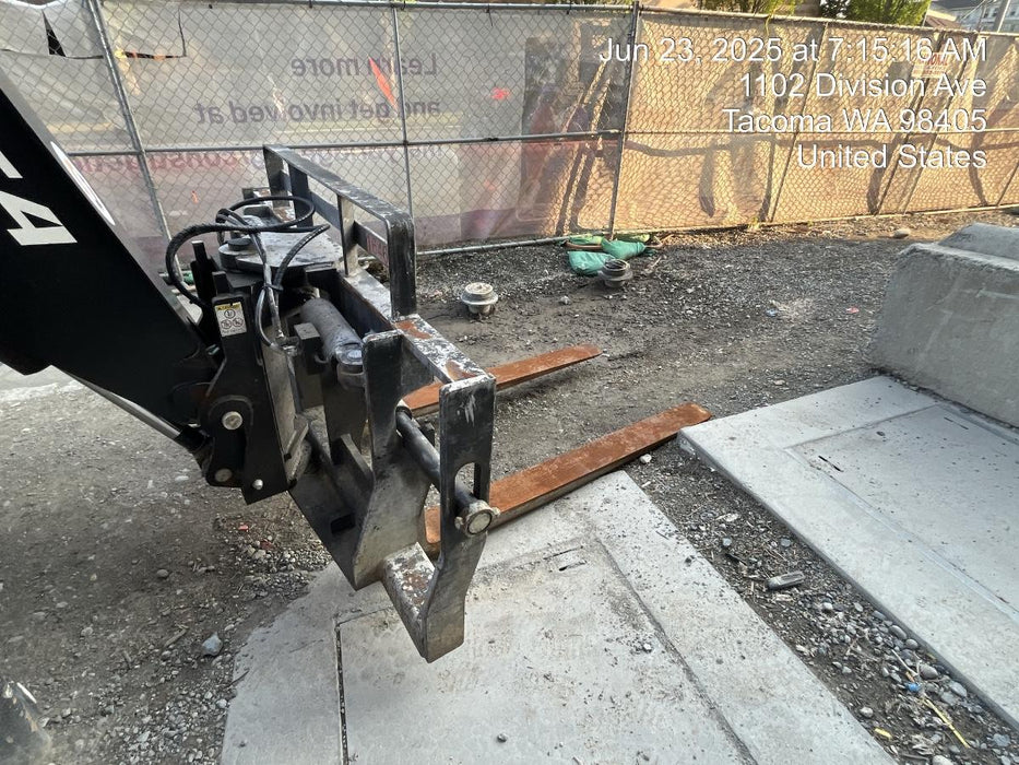 2021 JLG 1001095418S