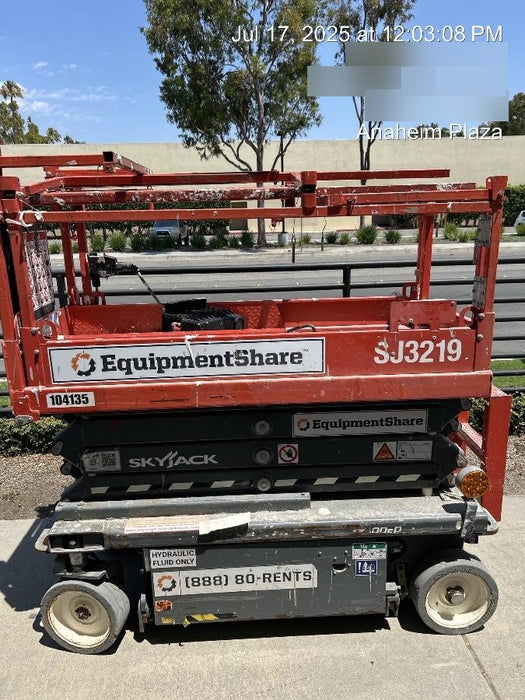 2020 Skyjack SJIII-3219 Solid NM Tires, Half height spring hinged entry gate, Dual Beacons, 800W Inverter