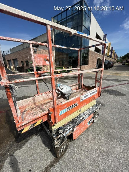 2021 JLG ES1330L