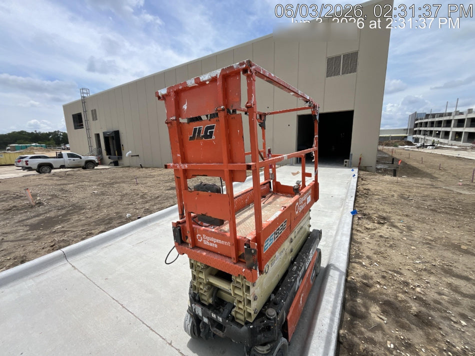 2022 JLG ES1932