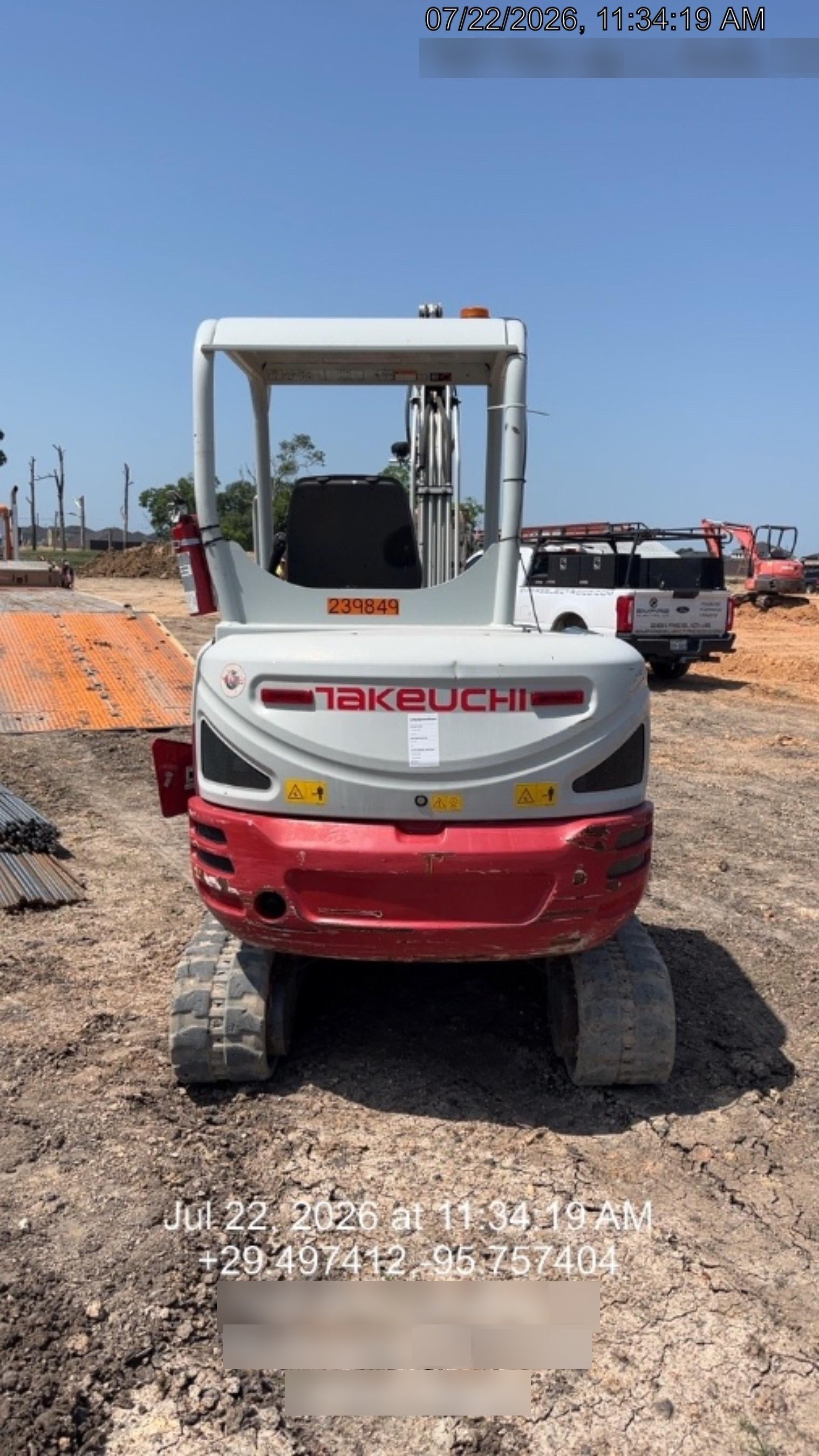 2022 TAKEUCHI TB235-2R
