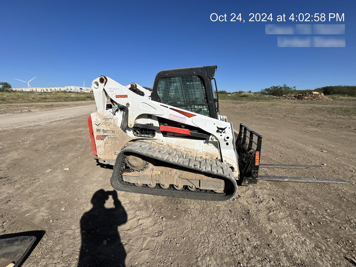 2023 CASE 588H