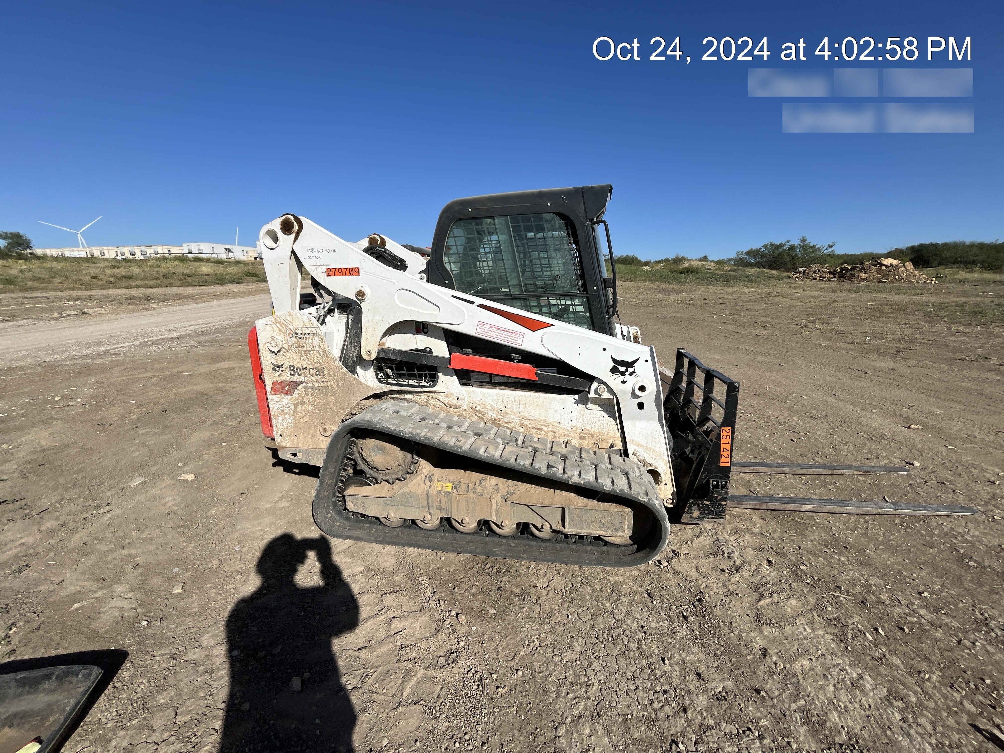 2023 CASE 588H