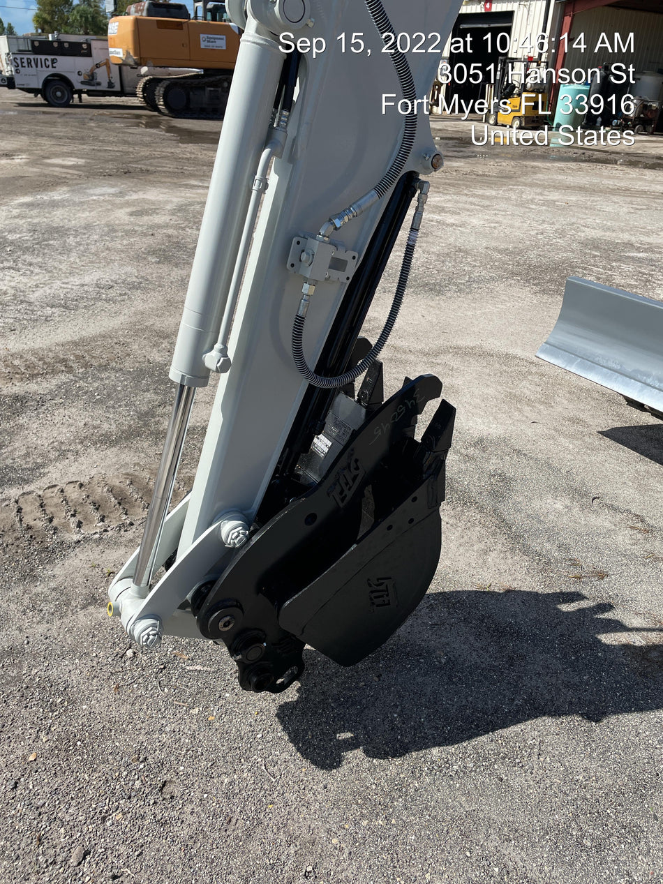 2022 TAKEUCHI TB235-2R