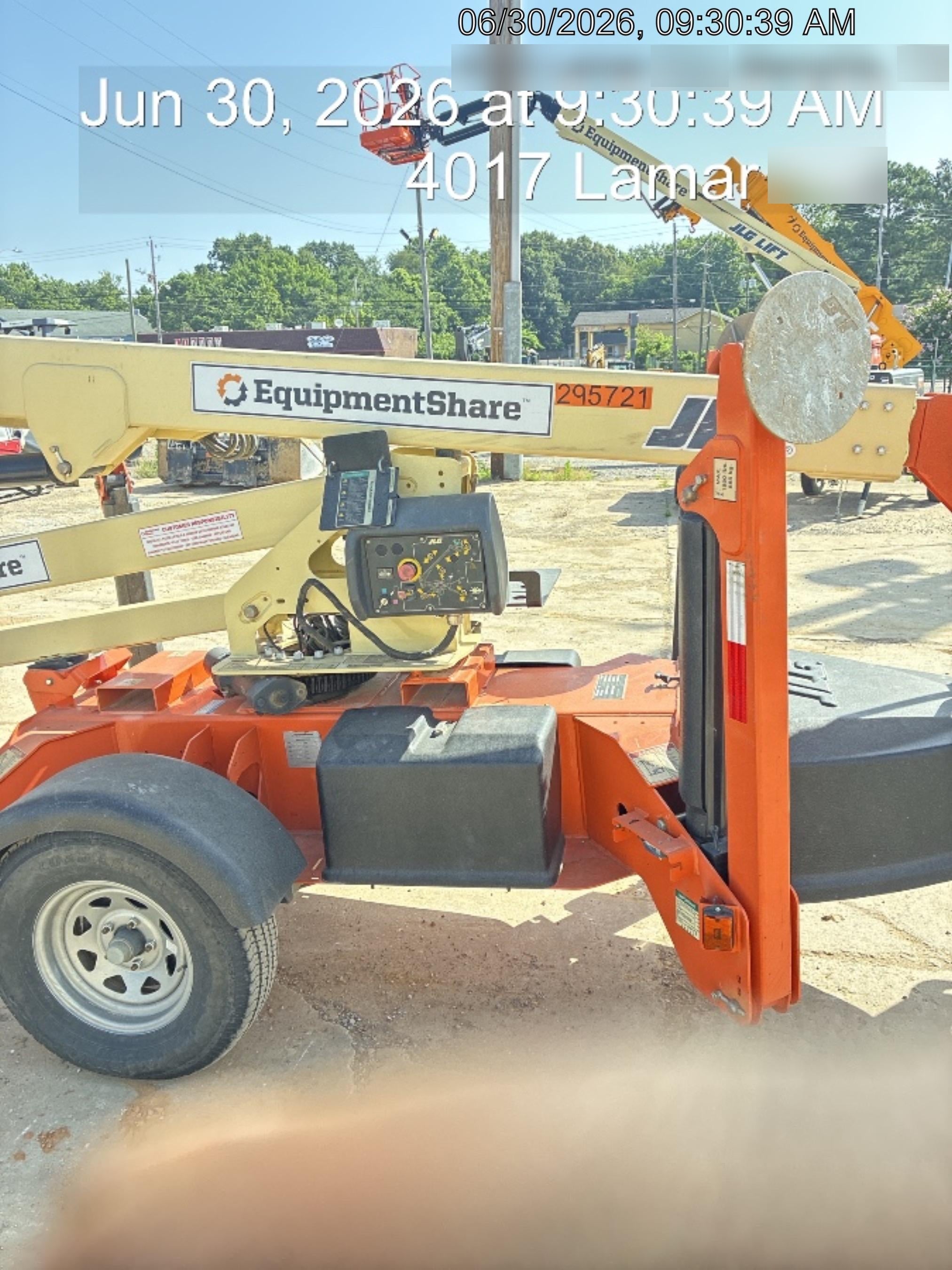 2023 JLG T350