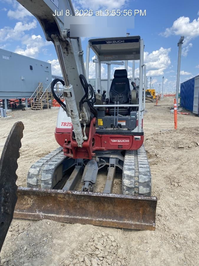 2023 TAKEUCHI TB250-2R