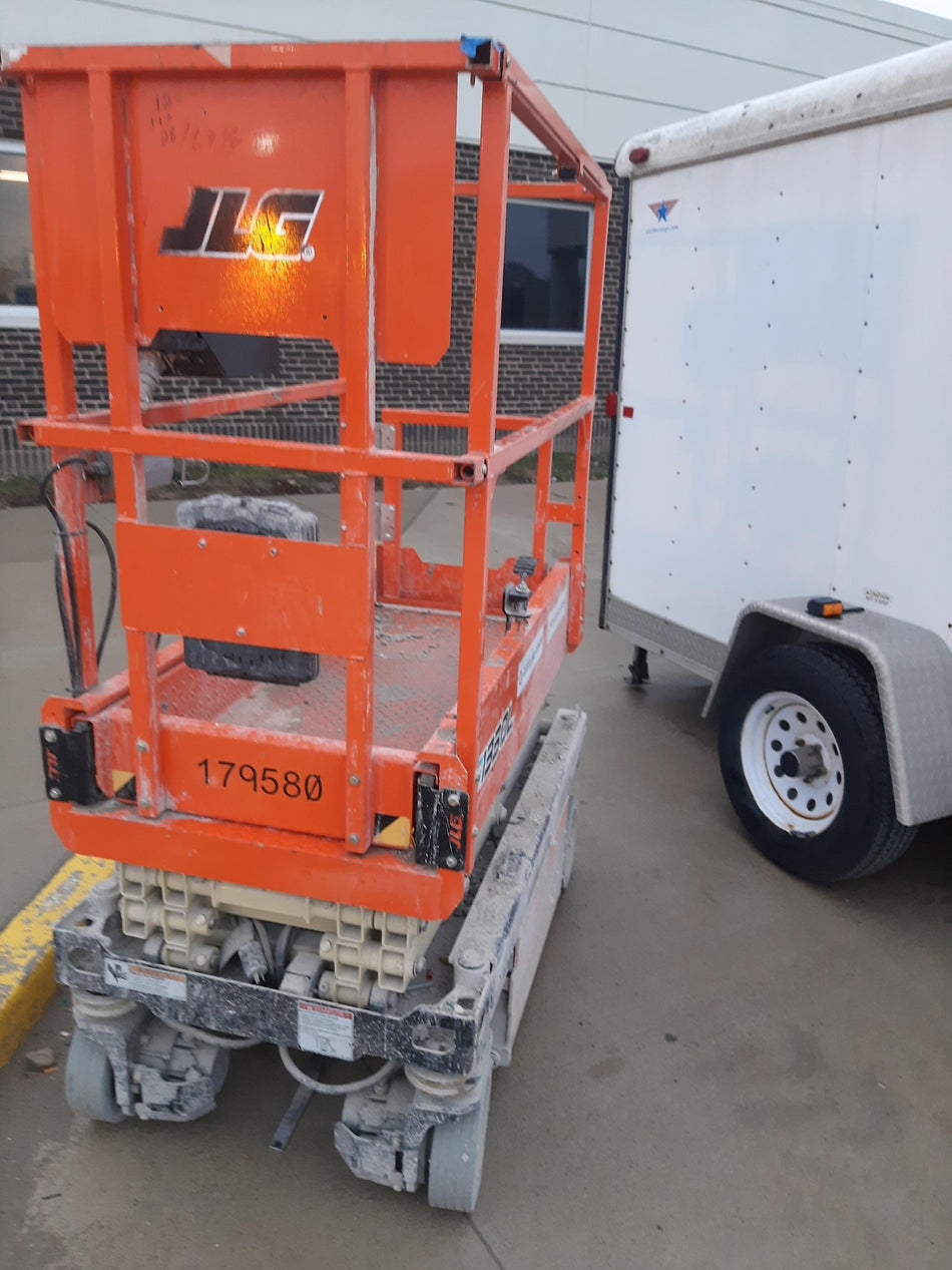 2021 JLG ES1330L