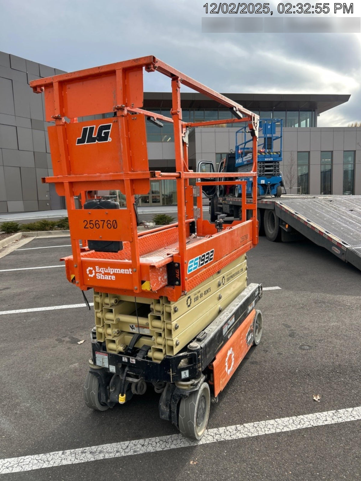 2022 JLG ES1932