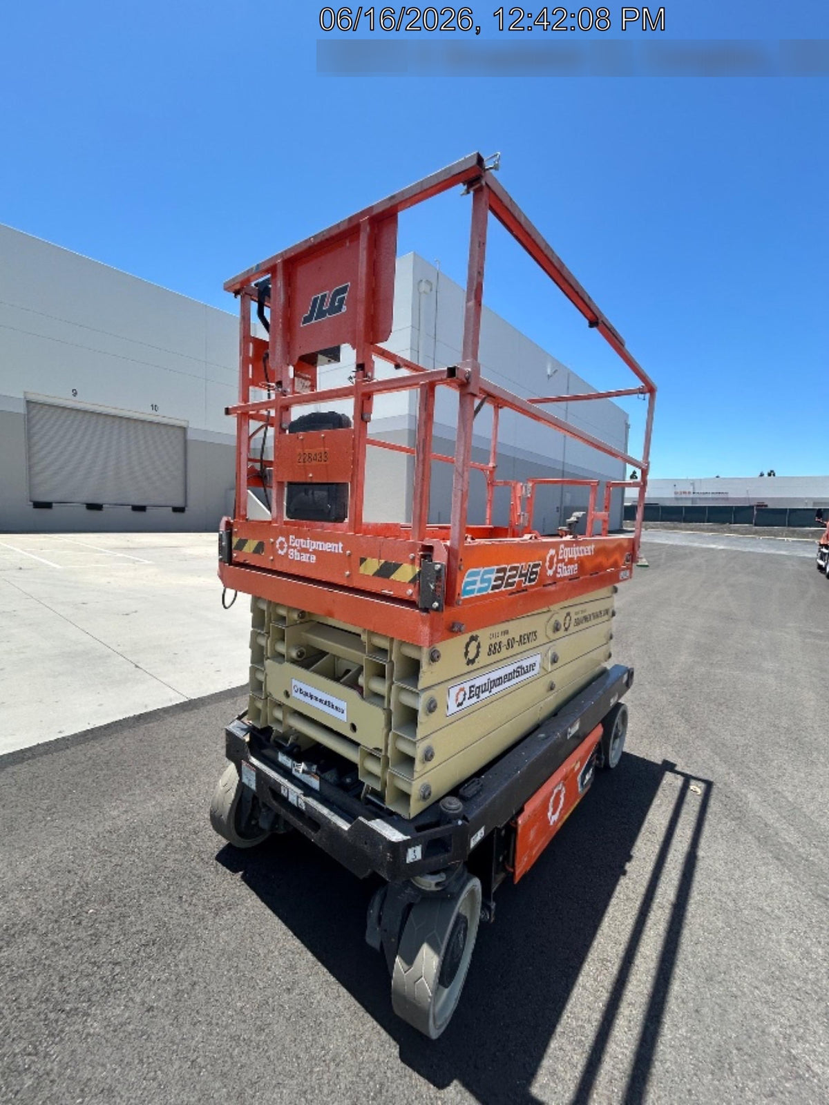 2022 JLG ES3246