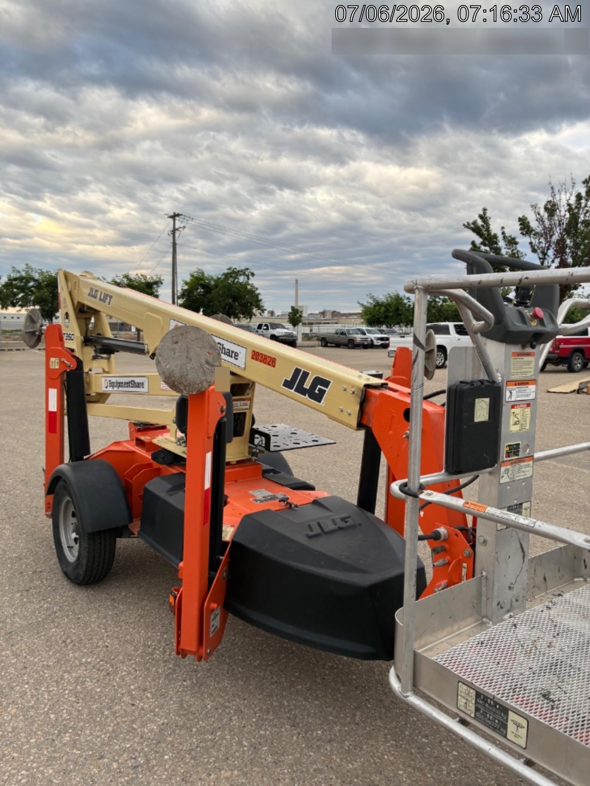 2022 JLG T350